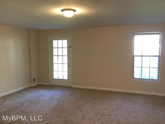 3rd image of 928 Gainsborough Ct