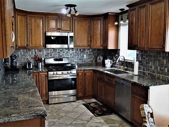 5th image of 896 Rockhampton Dr