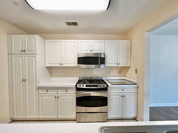 4th image of 15300 Diamond Cove Ter APT 6