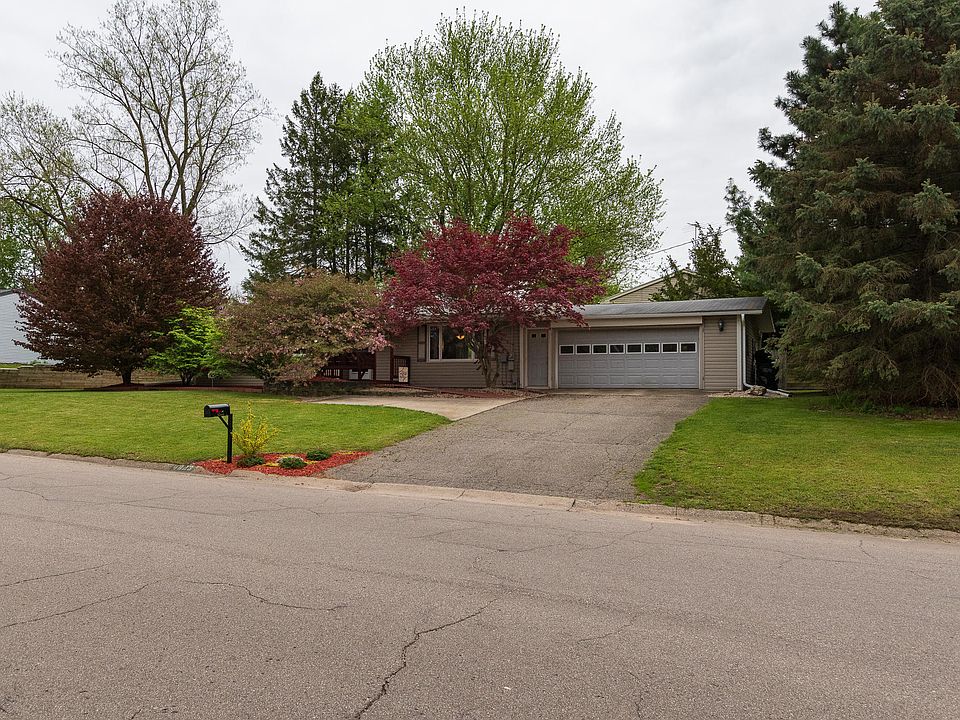 1st image of 4823 Briarhill Dr