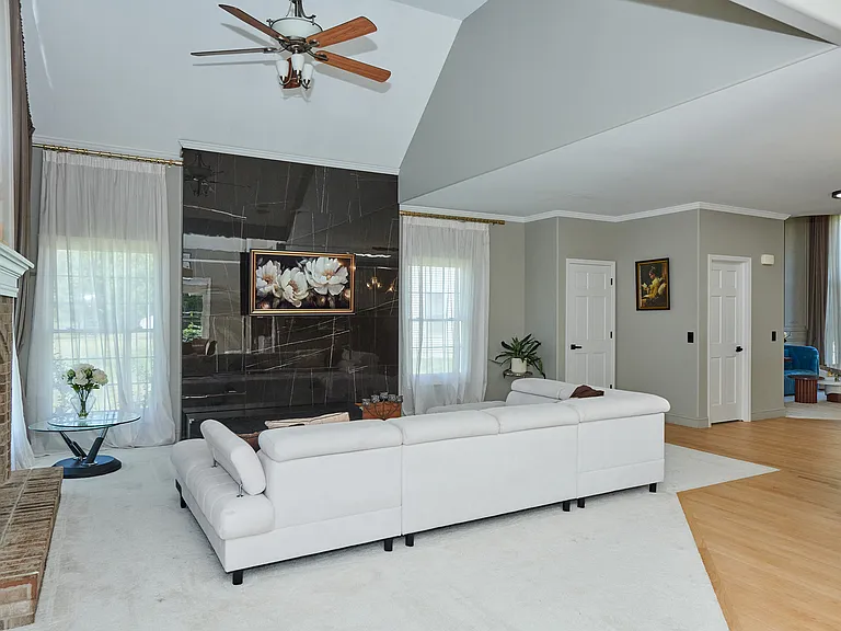 26300 W Chatham Dr — Photo 6
