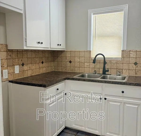601 W Beach St — Photo 8