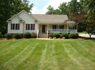 9011 Oak Forest Dr, Amelia Court House, VA 23002