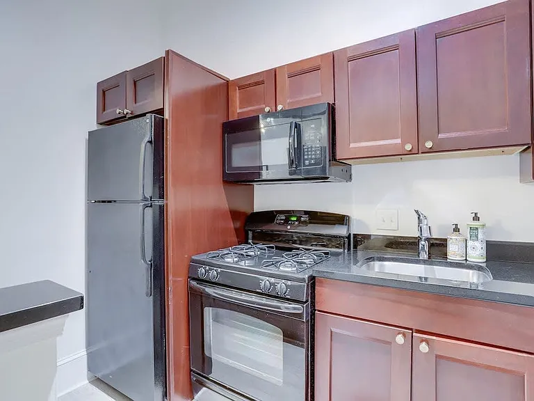1765 R St NW #201 — Photo 8