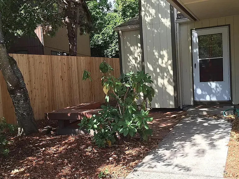 2042 NW Arthur Pl — Photo 14