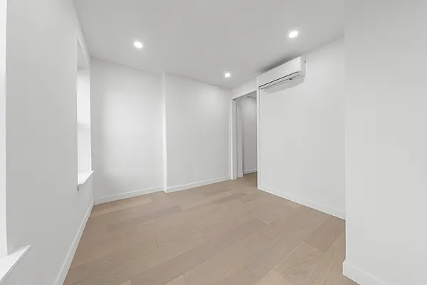 Rented by Compass | media 14