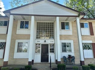 29281 Hayes Rd APT 15, Warren, MI 48088