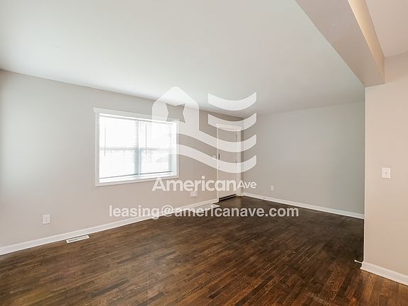 671716_003_wm_-_living_room_12928656.jpg