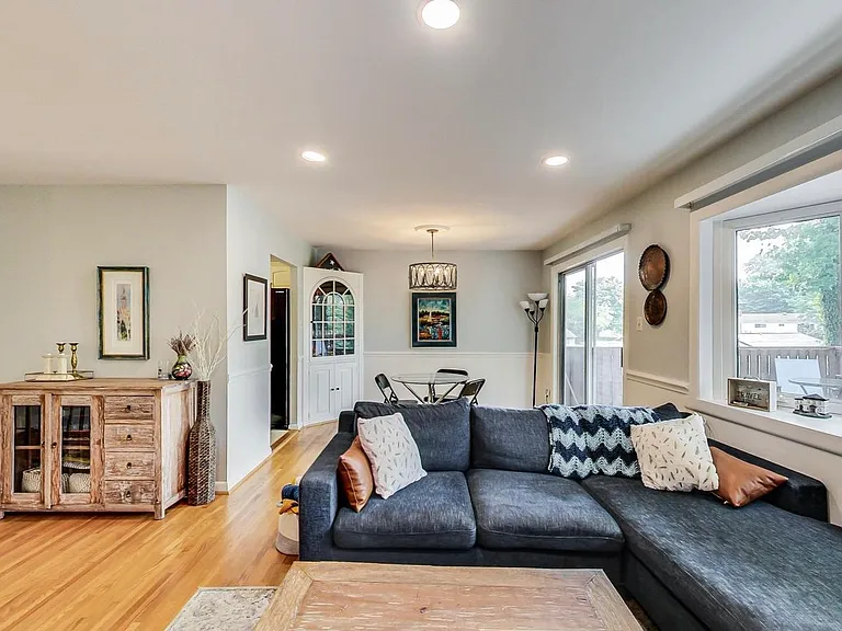 4704 Lance Ct — Photo 6