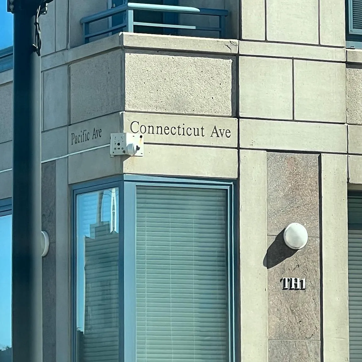 2 bed, 1129 sqft, $2,600 — Photo 3