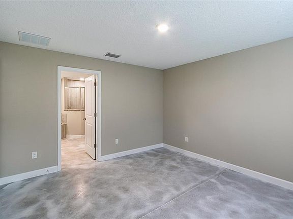 5th image of 23900 Oak Ave