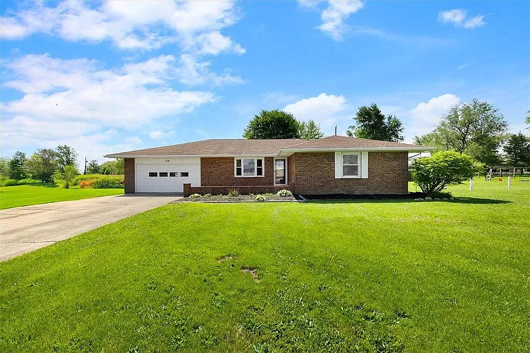 4 bed, 1760 sqft, $1,600 — Photo 1