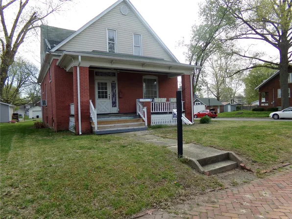 621 Cypress St, Highland, IL 62249