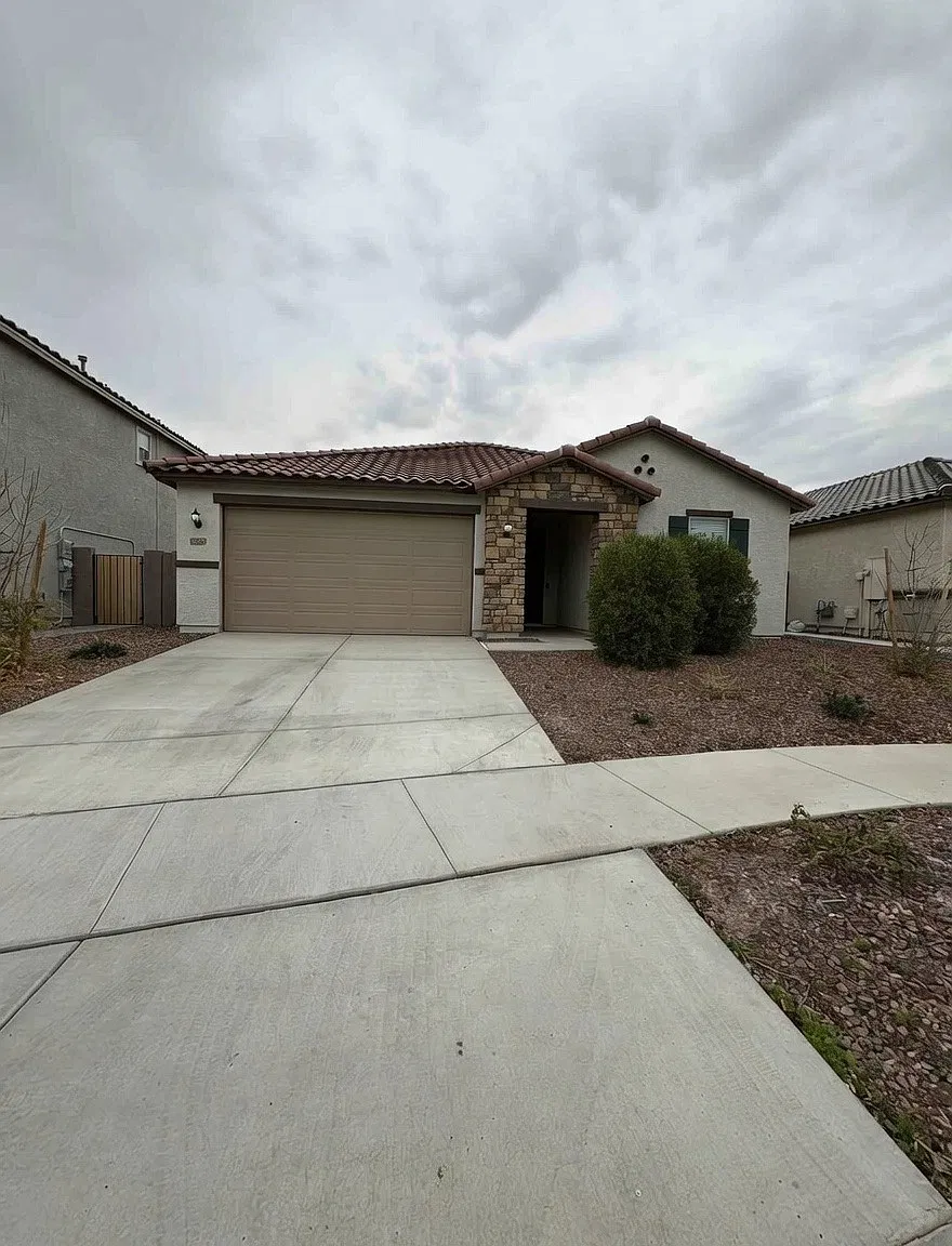 4 bed, 2700 sqft, $800 — Photo 1
