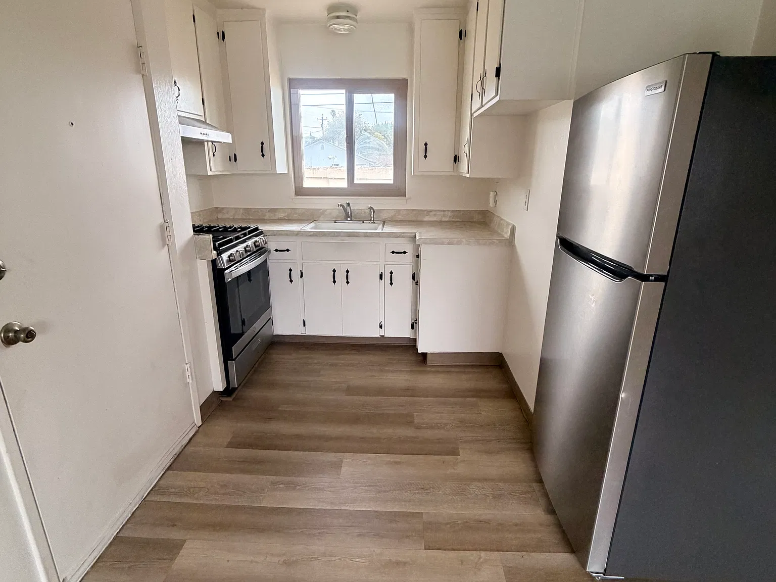 2 bed, 770 sqft, $2,700 — Photo 4