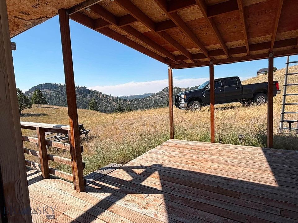 25th image of 64 Lookout Point Ln