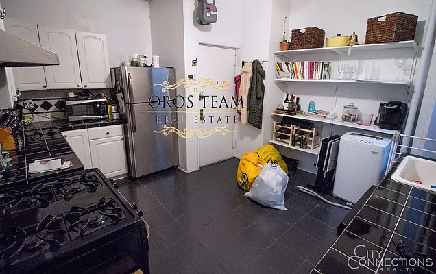 Rented by City Connections Realty | media 3