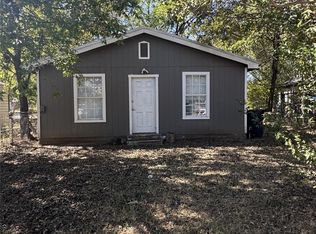 1103 N Walnut St, Cleburne, TX 76033