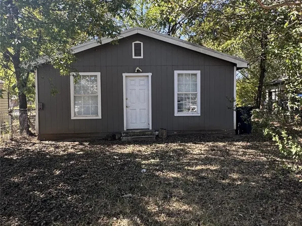 1103 N Walnut St, Cleburne, TX 76033
