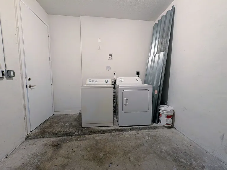 3484 NW 13th St — Photo 36