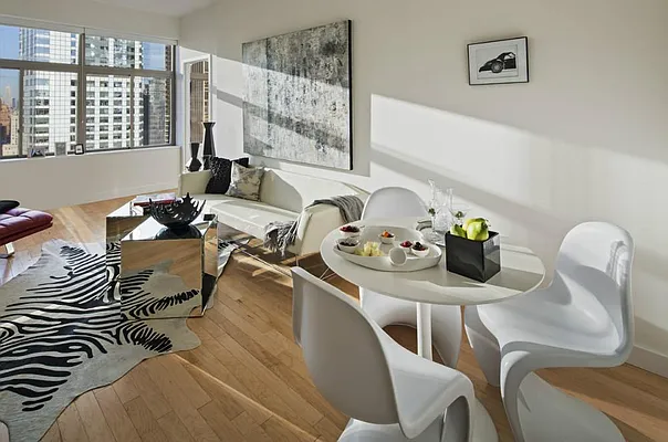 Rented by Voro, LLC | media 11