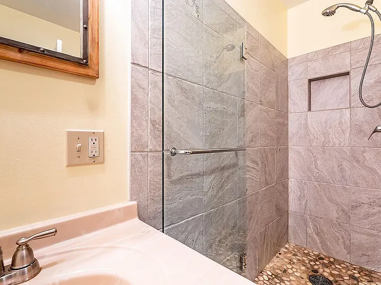 425 Nebraska Valley Rd — Photo 24