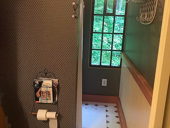 5th image of 8 Quiet Forest Ln