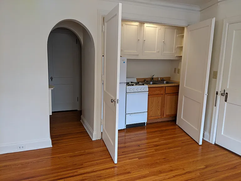 1019 S Farwell St — Photo 4