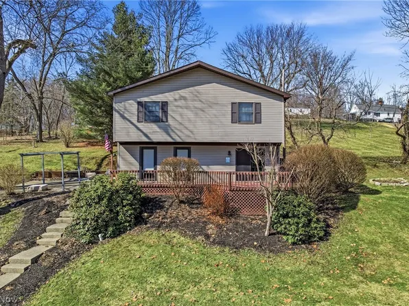 1511 Lake Front Dr, Salem, OH 44460