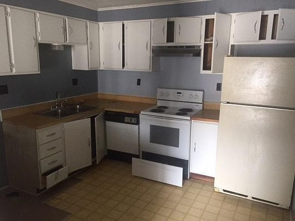3rd image of 4461 N Lakeshore Dr APT 2
