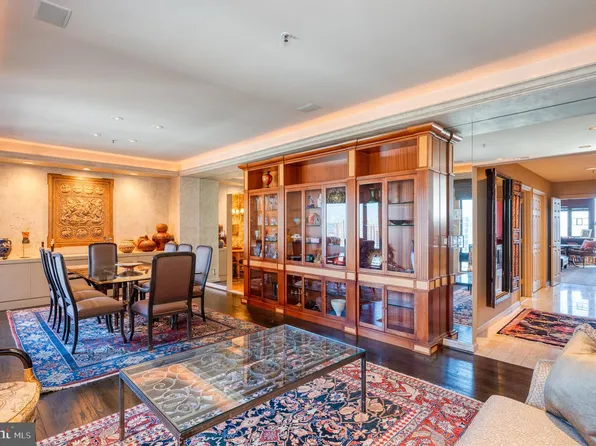 10 E Lee St Unit 2405, Baltimore, MD 21202