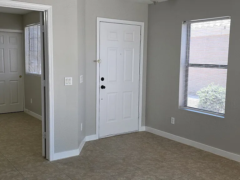 2376 W Silver Creek Ln — Photo 9
