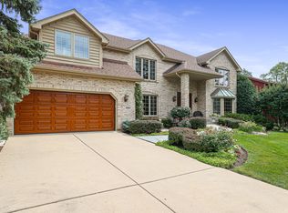 5921 Ridgewood Cir, Downers Grove, IL 60516