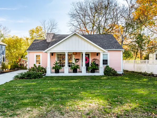 355 S 5th St, Zionsville, IN 46077