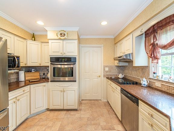 3rd image of 30 Clearfield Rd