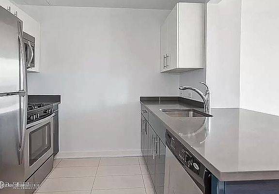 4th image of 101 Avenue D APT 11B