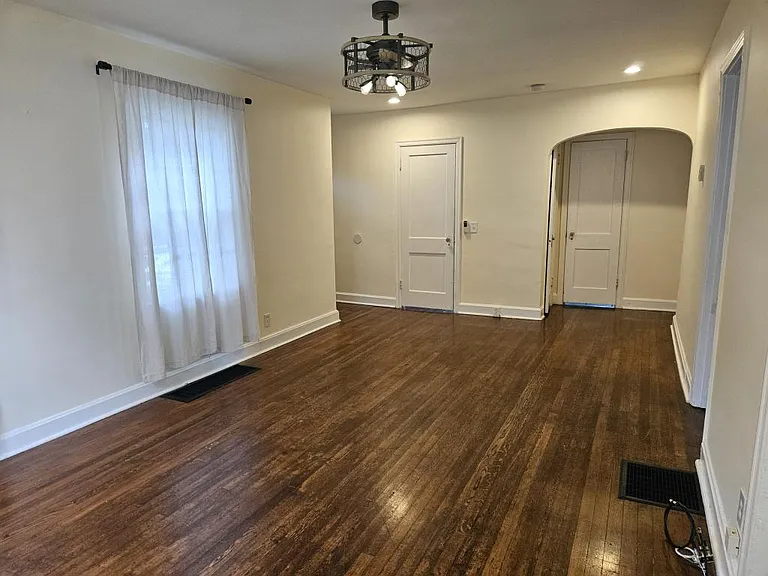 212 Virginia Ct — Photo 4