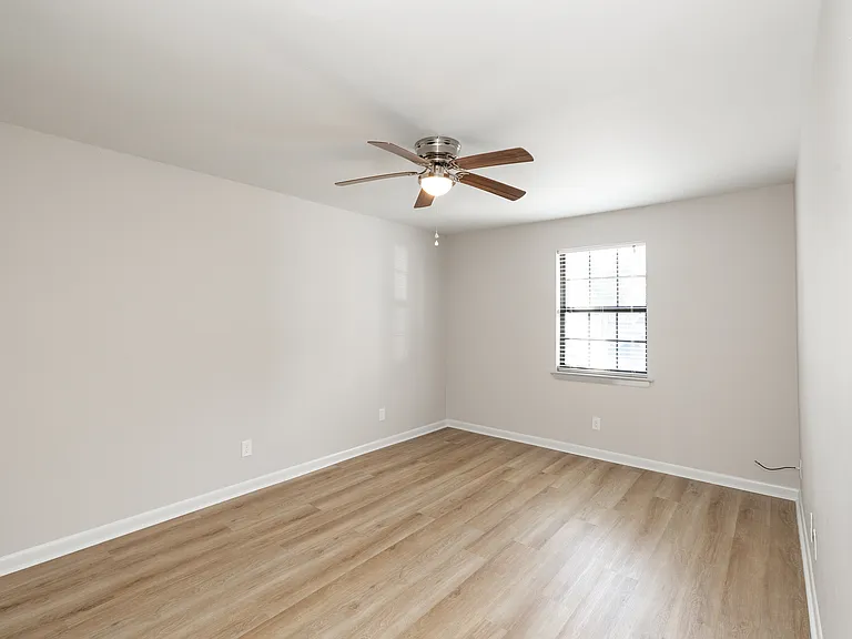 Breeze Apartments — Photo 28