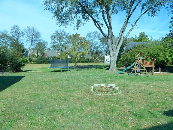 4th image of 131 Lori Lee Dr