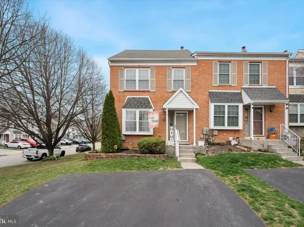 701 Sandalwood Ln, Norristown, PA 19403
