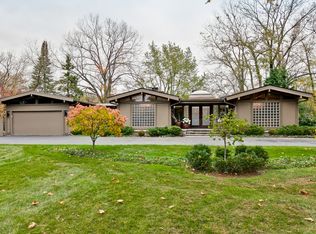 949 Valley Rd, Lake Forest, IL 60045