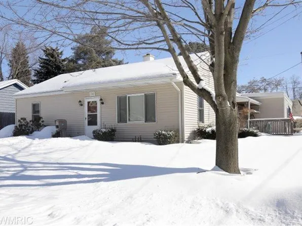 302 East Dr, Marshall, MI 49068