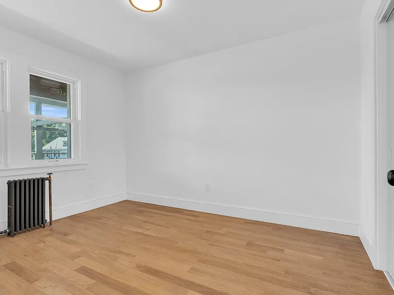 949 Hancock St #4 — Photo 13