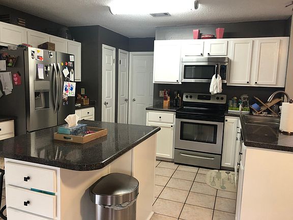 5th image of 409 Northampton Cir
