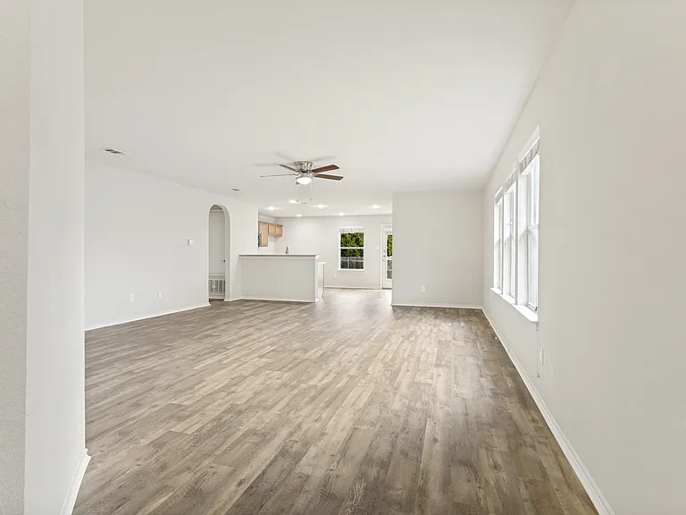 556 Winbridge Ln — Photo 6