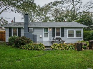 F 1st Ave, Huntington, NY 11743