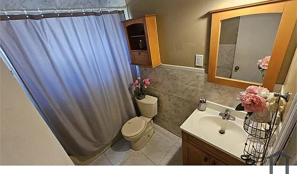 3250 NW 4th St — Photo 5