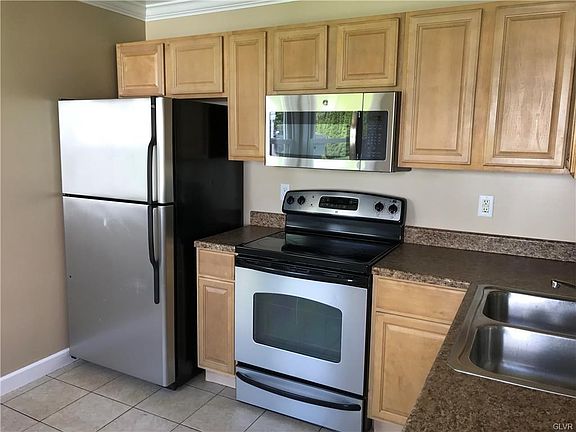 5th image of 77 Wilden Dr