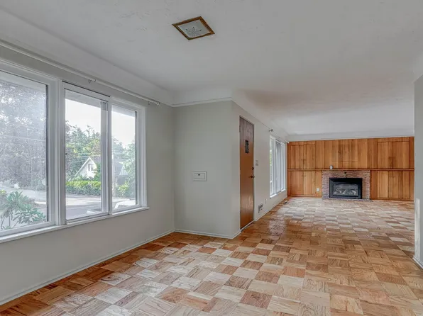 7635 SW Capitol Hill Rd, Portland, OR 97219