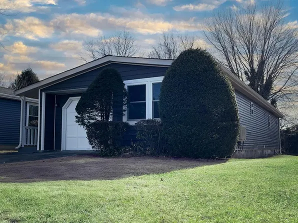 11A Dogwood Lane, Manorville, NY 11949